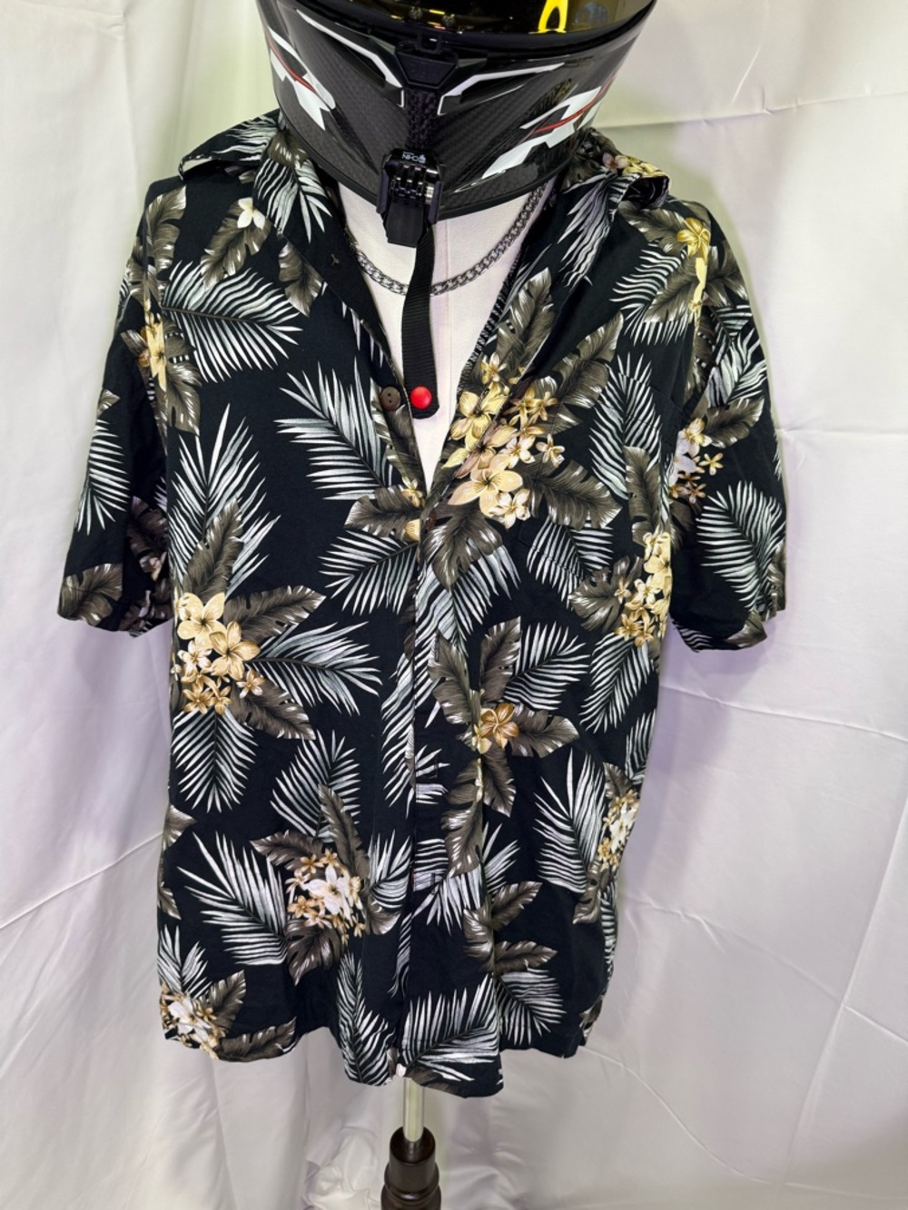 Men's Black Tropical Floral Short-Sleeve Button-Down Shirt